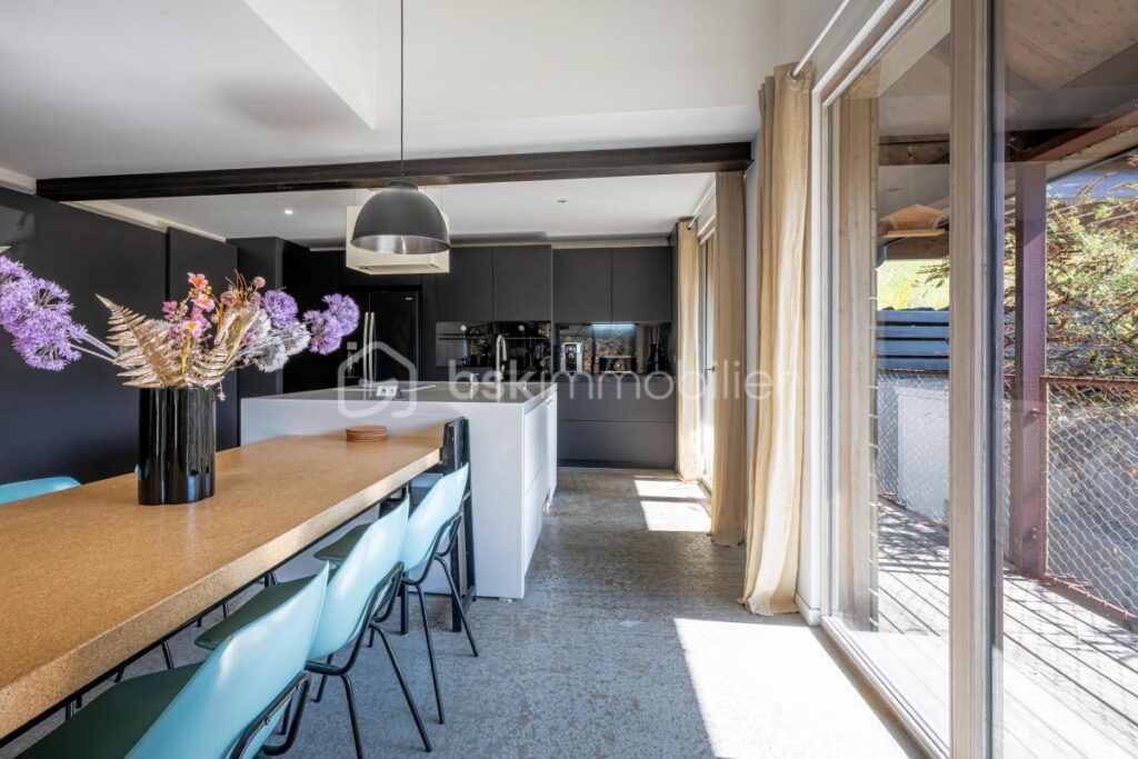 Maison d&rsquo;architecte 8 pièces 200m² Dngy-Saint-Clair – 8 pièces – 4 chambres – 185 m²