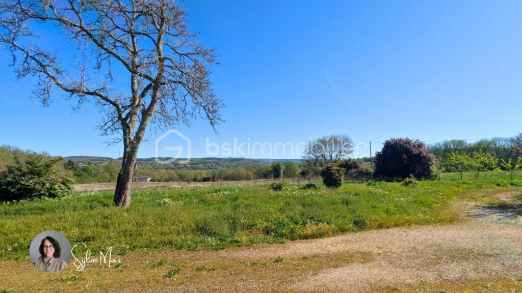 Ancienne grange en pierre sur 2,7 hectares avec vue dégagée au calme – 4 pièces – 3 chambres – 140 m²