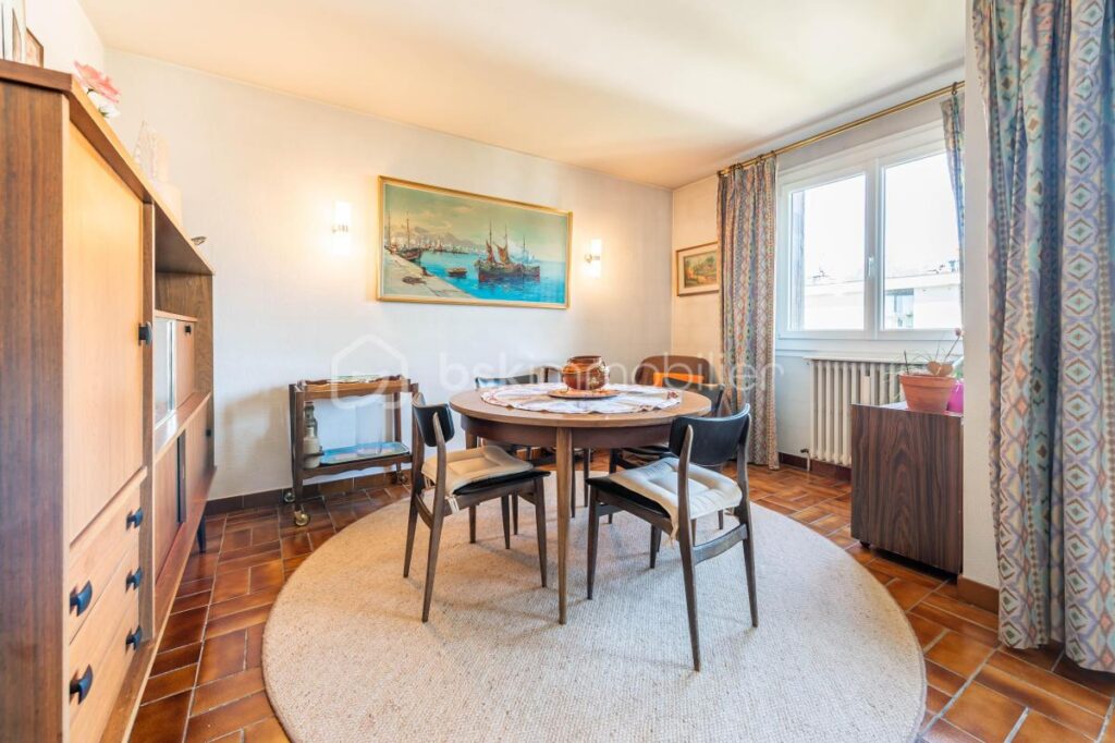 Joli 4 pièces en étage élevé avec vue panoramique / Cave + Parking commun / Garage en sus – 4 pièces – 2 chambres – 82 m²