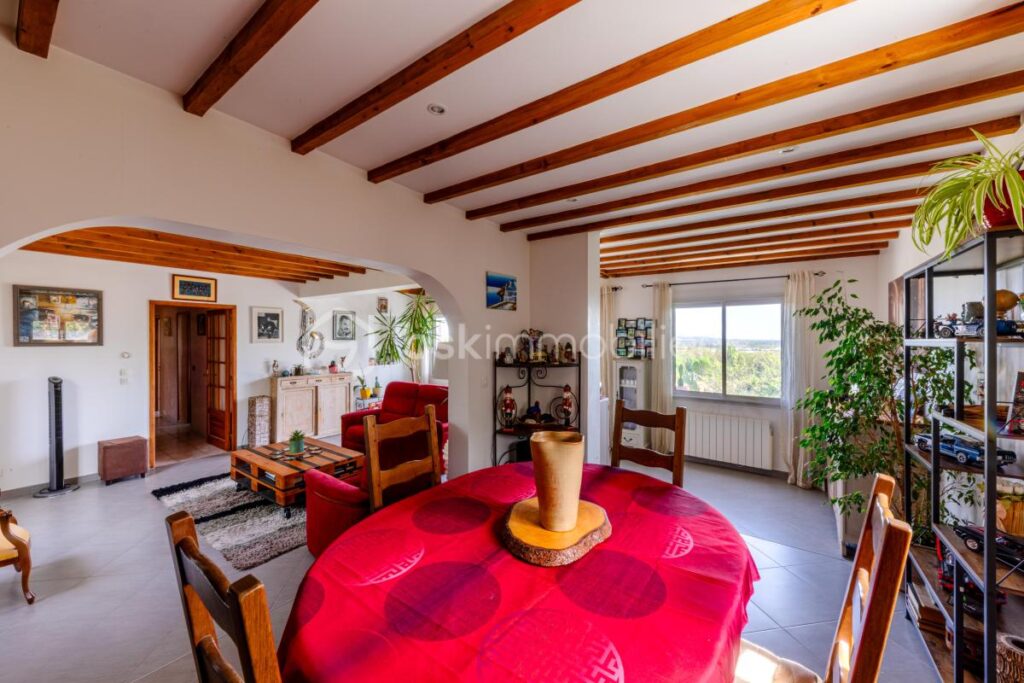 PAVILLON CENTRE-VILLE SANS VIS-A-VIS – 8 pièces – 5 chambres – 141 m²