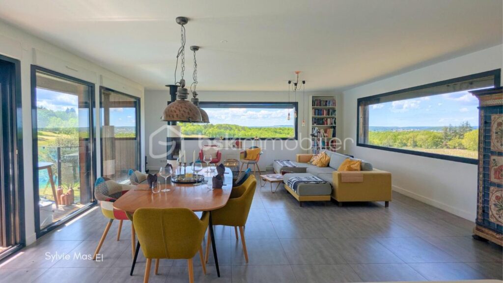 Propriété contemporaine avec vue panoramique – piscine – 7 pièces – 6 chambres – 204 m²