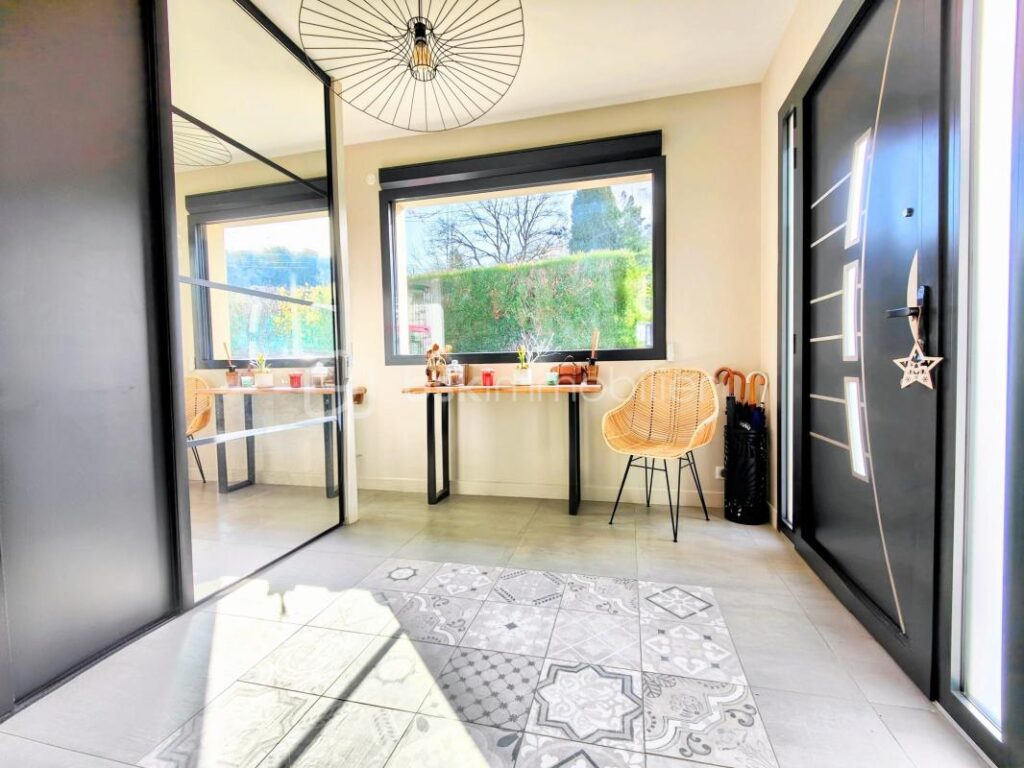 Maison contemporaine charmante et spacieuse à Jouars-Pontchartrain – 8 pièces – 3 chambres – 233 m²
