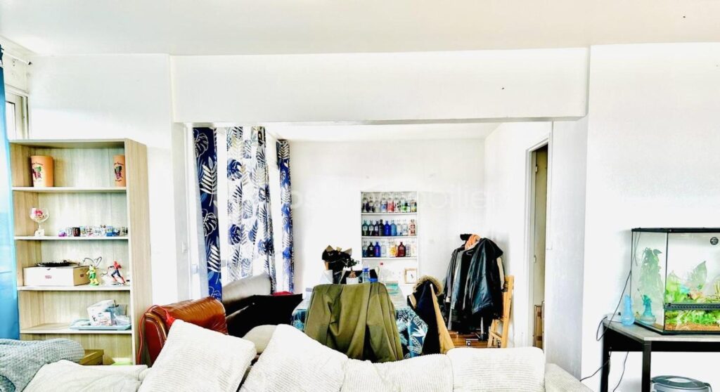 *** Nouveauté : Idéal premier achat ou rentabilité attractive pour investisseur ! Appartement 4 pièces très lumineux avec balcons, situé au cœur d&rsquo;un secteur recherché de la ville de Sens*** – 4 pièces – 2 chambres – 97 m²