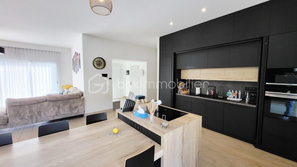 Maison plain pied tout confort – 6 pièces – 4 chambres – 156 m²