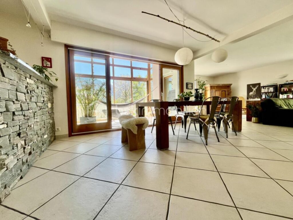 Maison contemporaine 5 pièces 180m² Saint Jean de Maurienne – 5 pièces – 4 chambres – 180 m²