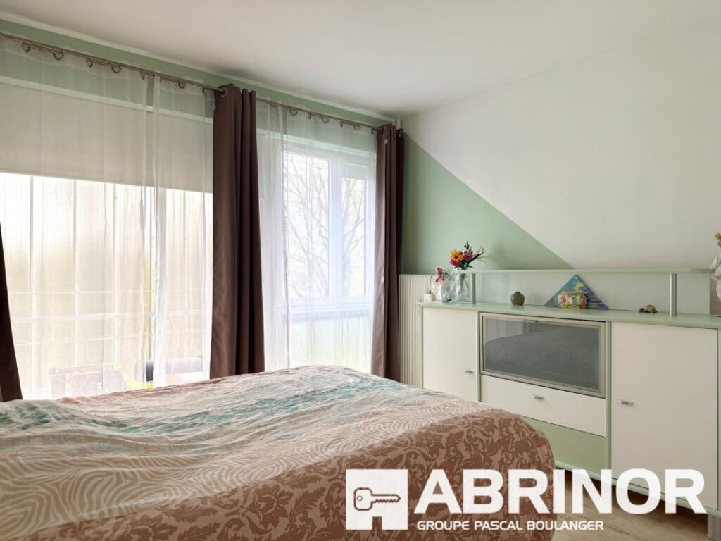 Superbe T4 traversant 81 m² — vue étang & tour Perret, plein sud | Résidence Parc de Beauvillé, Amiens – 4 pièces – 3 chambres – 81 m²