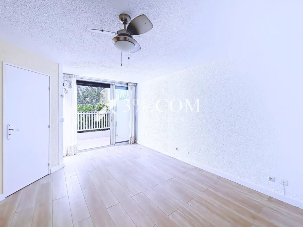 T2 rdc avec charmante terrasse, parking privé & local à vélo – 2 pièces – 1 chambre – 31 m²