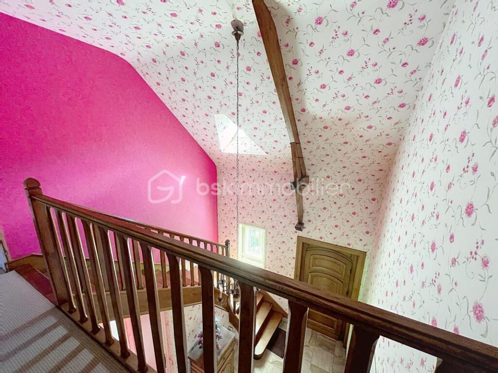 PAVILLON SUR SOUS SOL COMPLET – 8 pièces – 4 chambres – 178 m²