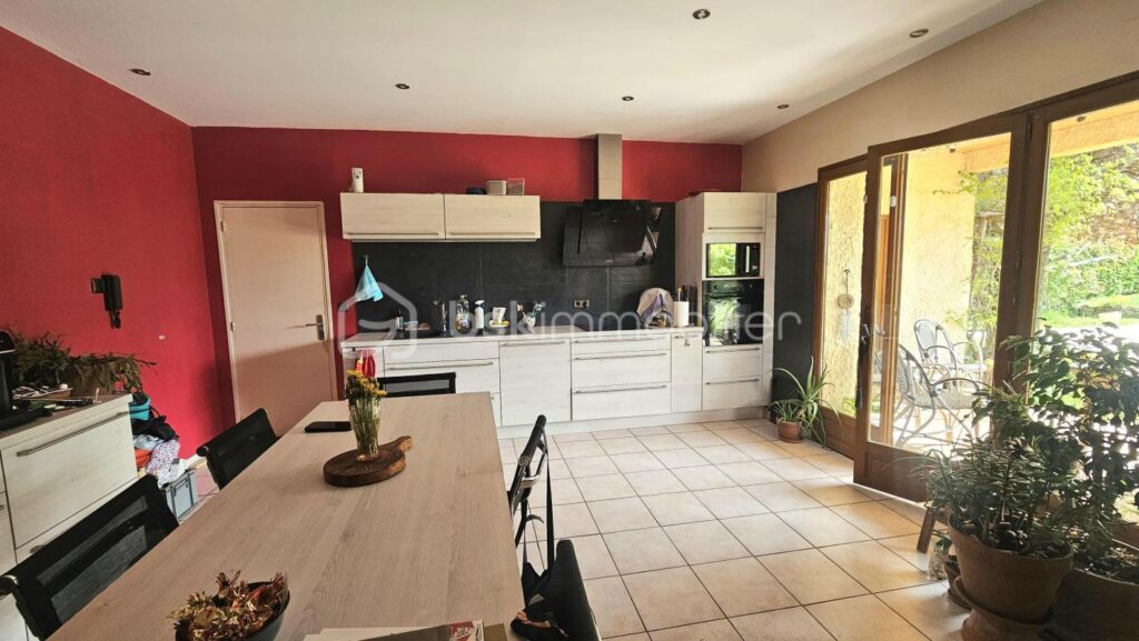 Maison 5 chambres 215 m² piscine et terrain – 6 pièces – 5 chambres – 215 m²
