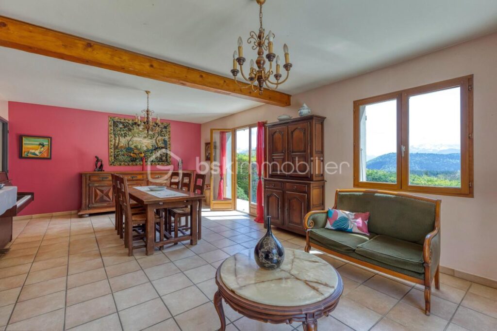 PRUNIERES 38350 – VILLA individuelle de PLAIN PIED de 124m² – 3 CHAMBRES, COMBLES à aménager. VUE EXCEPTIONNELLE, CADRE NATUREL privilégié – 5 pièces – 3 chambres – 124 m²