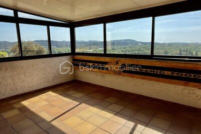 Maison individuelle avec piscine et vue mer – 6 pièces – 3 chambres – 220 m²