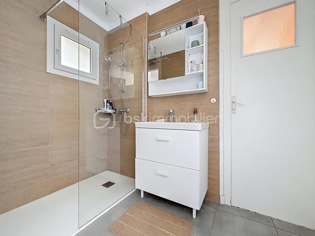 Appartement T4 de 68m2 au DERNIER ÉTAGE avec balcon et cave – 4 pièces – 2 chambres – 68 m²