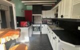 Découvrez le charme unique d&rsquo;une maison de village à Pierremande ! – 7 pièces – 4 chambres – 162 m²