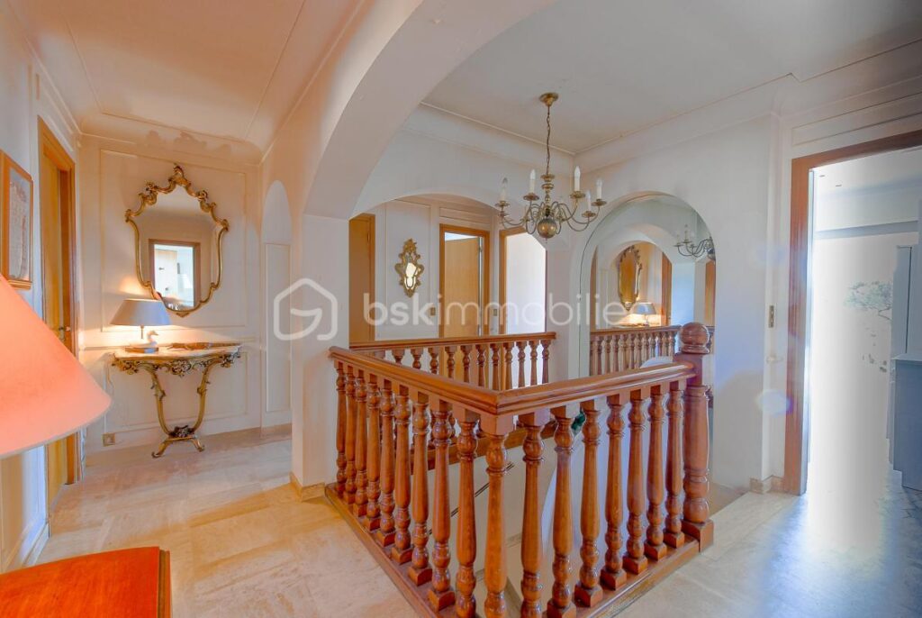 Demeure de caractère avec vue mer, piscine et multiples logements indépendants – 9 pièces – 6 chambres – 319 m²