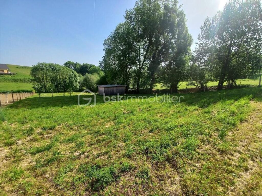 Terrain Constructible au calme – NR pièces – NR chambres – 1805 m²