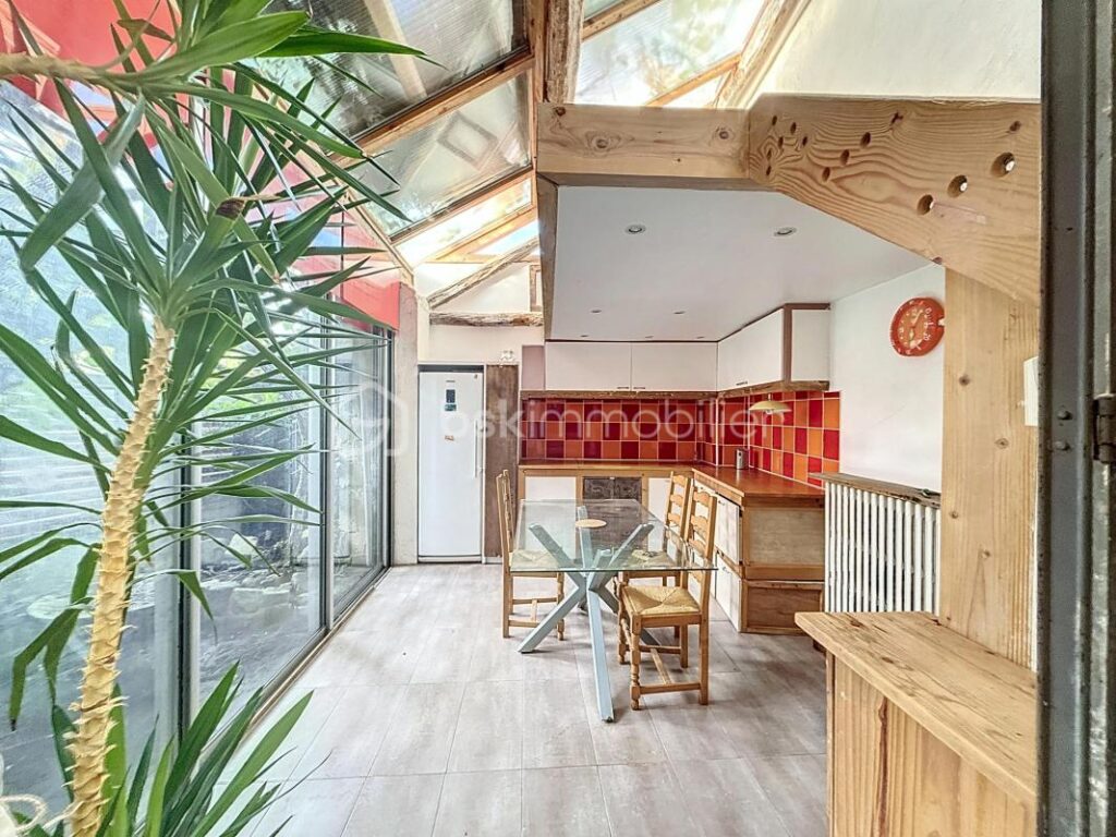 Charmante maison de ville sur 3 niveaux à fort potentiel!! – 5 pièces – 3 chambres – 116 m²