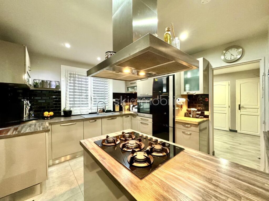 Fublaines – Maison d’architecte 200 m² + potentiel 250 m² – Terrain 3 500 m² – 8 pièces – 5 chambres – 192 m²