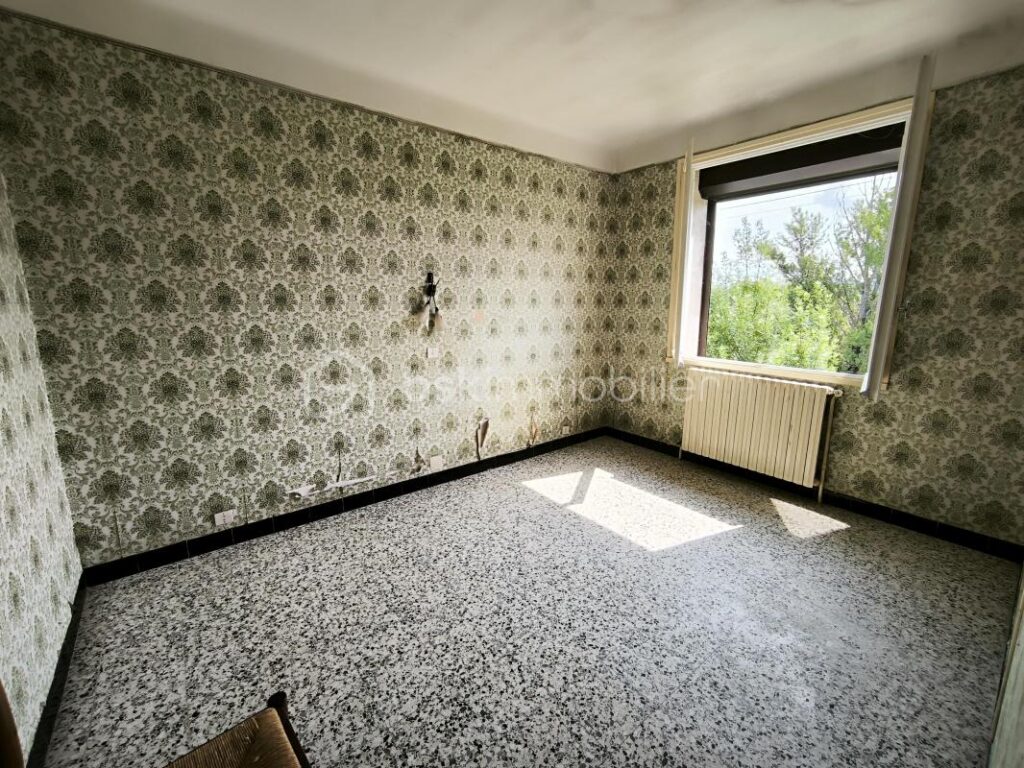 Maison avec vue panoramique sur la campagne gardoise – 4 chambres, dépendances et grand terrain arboré – 5 pièces – 4 chambres – 105 m²