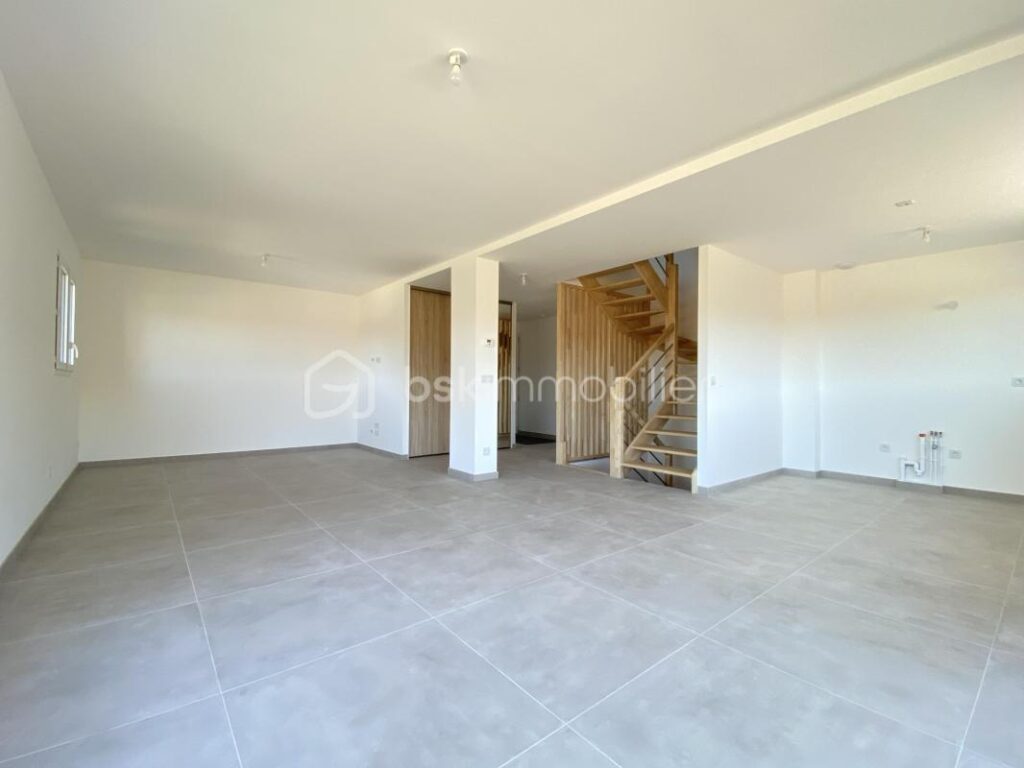 Magnifique maison 5 pièces sur 1088m2 de terrain à l&rsquo;entrée de Sillingy – 5 pièces – 4 chambres – 154 m²