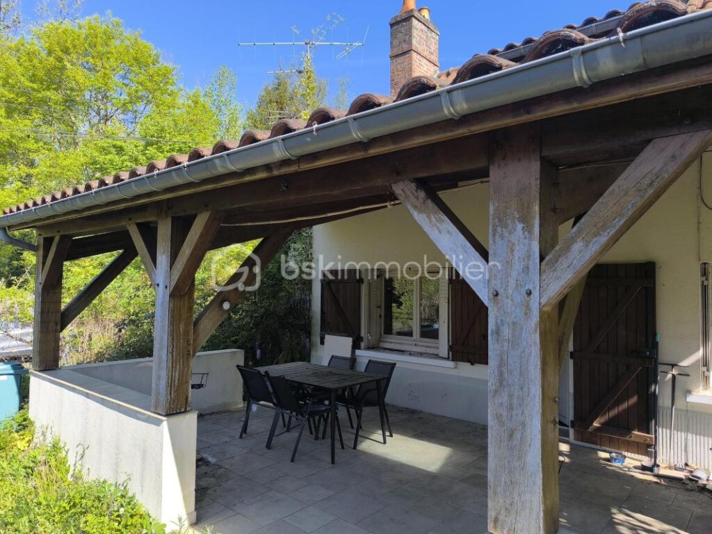 Coin idyllique : maison avec un étang – 3 pièces – 1 chambre – 50 m²