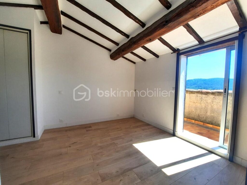 Maison de village au coeur du canton de Fayence – 4 pièces – 2 chambres – 61 m²