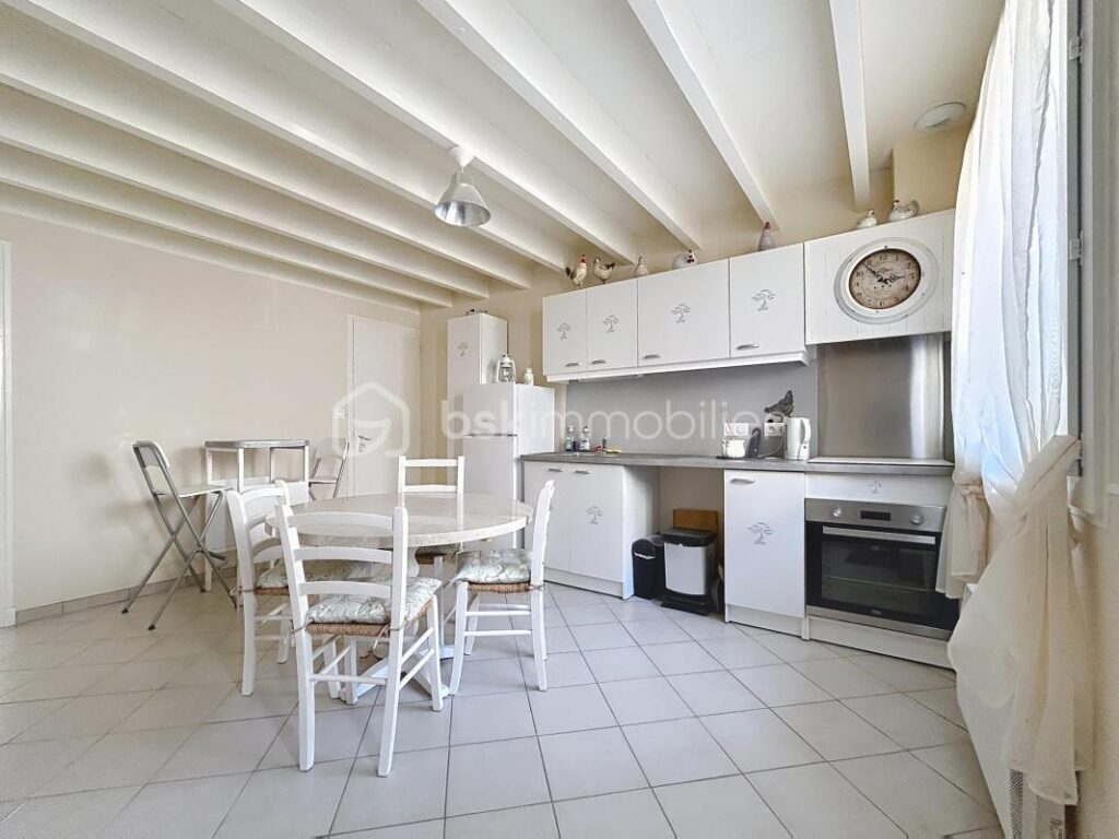 Maison à saisir – 4 pièces – 1 chambre – 85 m²