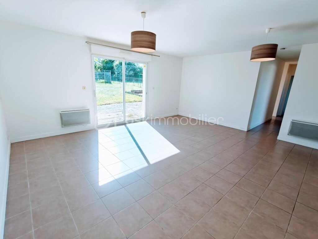 Pavillon plain-pied 3 chambres de 93m², garage, terrain 719m² – 4 pièces – 3 chambres – 92 m²