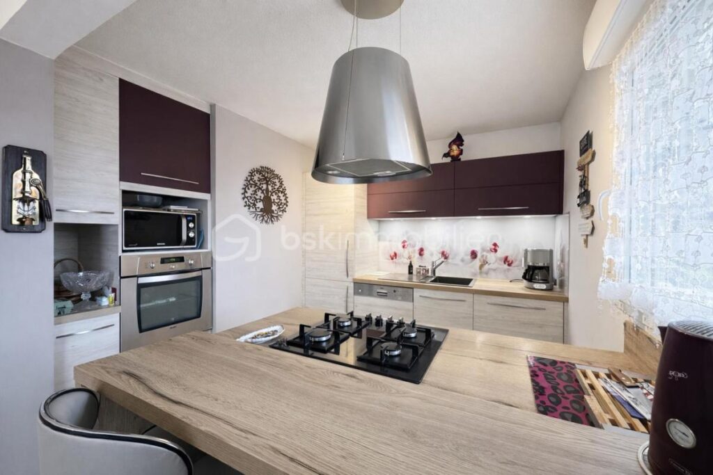 Appartement spacieux et lumineux avec terrasse et vue dégagée à Locminé – Garage – 3 pièces – 2 chambres – 73 m²