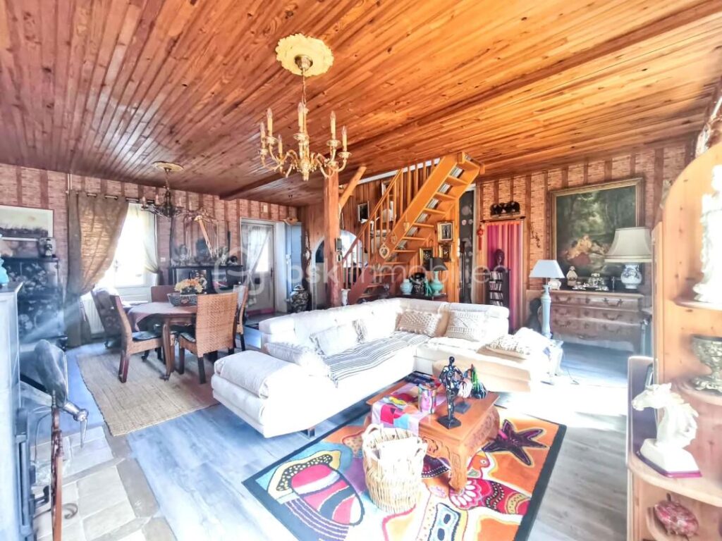 ✨ COUP DE CŒUR – Maison de caractère en pierre avec volumes et extérieur de qualité ✨ – 9 pièces – 6 chambres – 198 m²