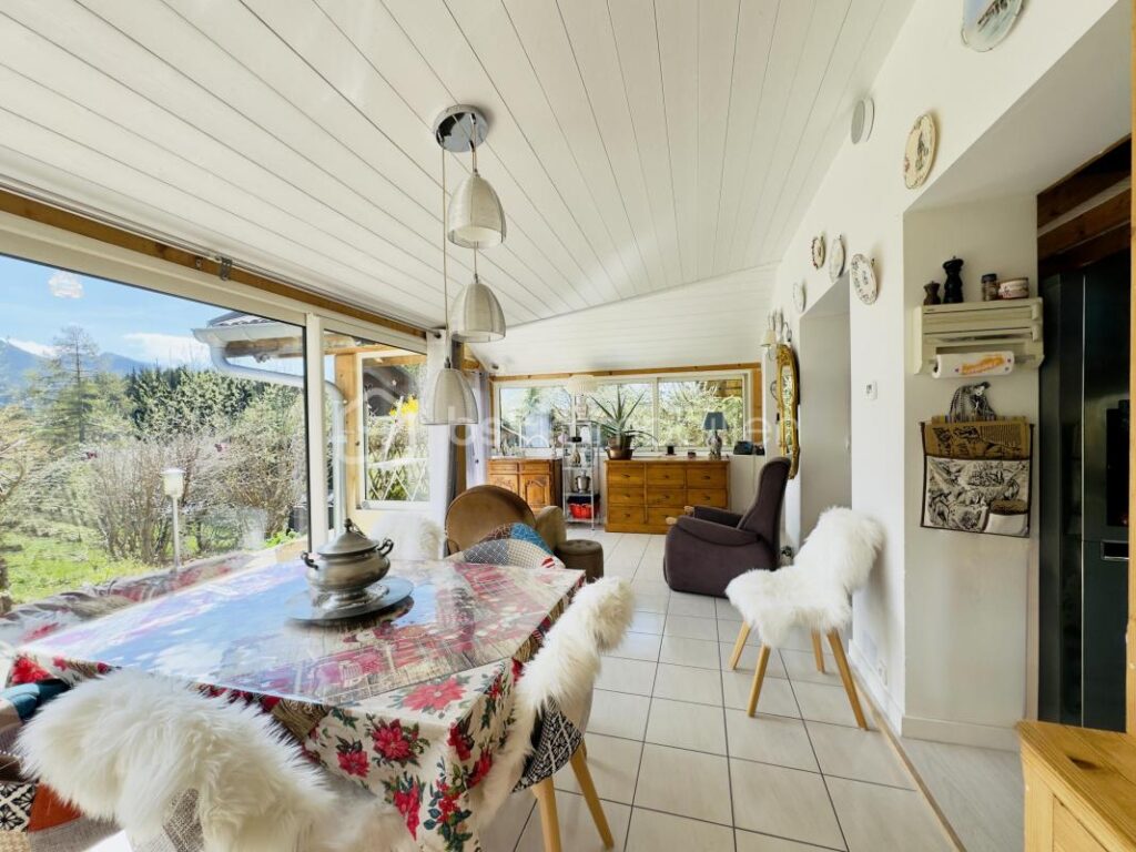 ✨ Saint Sixt – Maison familiale T6 rénovée avec vue montagnes, terrain de 1 262 m² ✨ – 6 pièces – 3 chambres – 128 m²