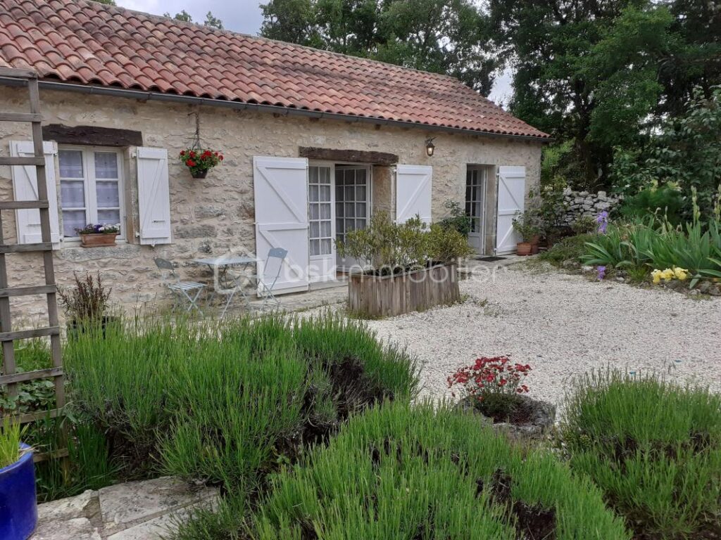 Évasion rustique en pleine campagne : sublime corps de ferme avec piscine et vaste terrain à Berganty – 15 pièces – 3 chambres – 374 m²