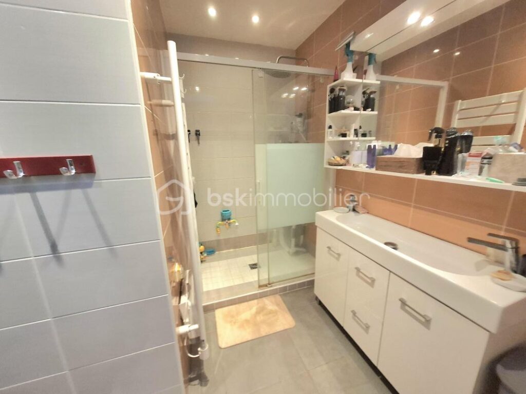 Maison T5 avec terrain clos – 4 pièces – 3 chambres – 99 m²
