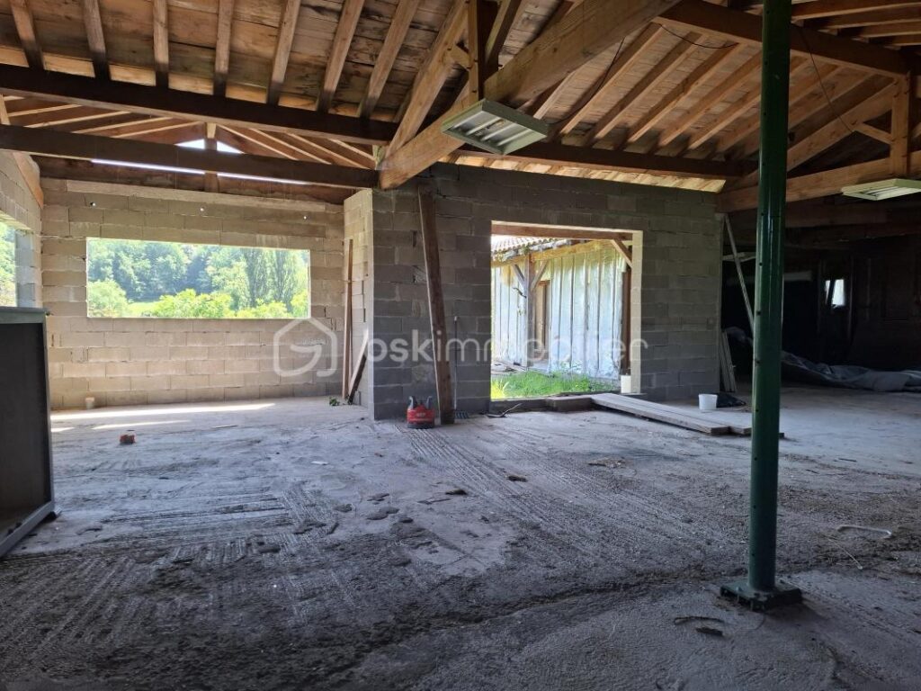 Maison à terminer de 160 m² – Vue campagne – Pessac-sur-Dordogne (33890) – 1 pièce – 4 chambres – 160 m²