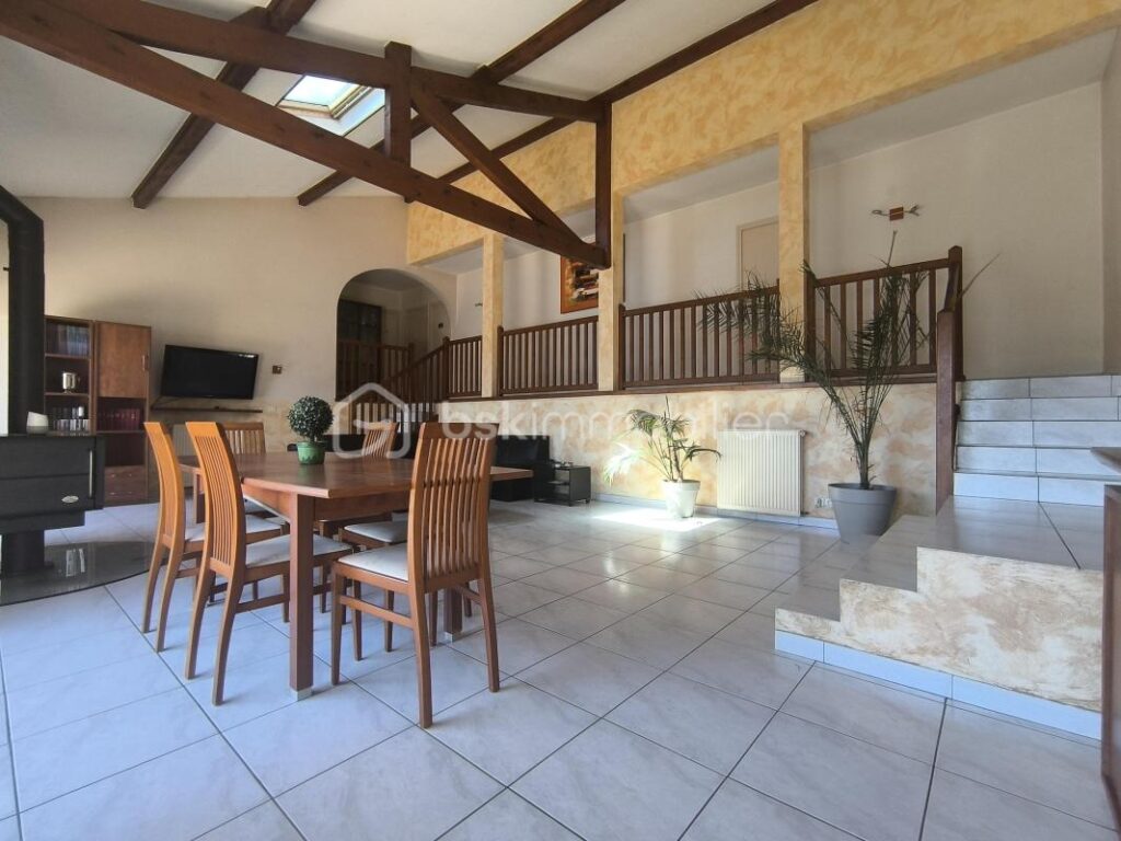 Exclusivité ! Bien rare à 5 min de Voiron – Maison familiale 151 m² + grand terrain – 6 pièces – 4 chambres – 151 m²
