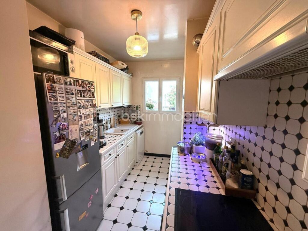 Pantin — Appartement 4 pièces traversant 69,47 m², en parfait état, balcon, cave et parking – 3 pièces – 2 chambres – 69 m²