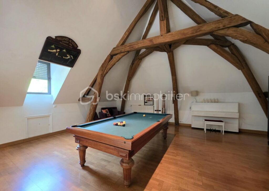 Propriété d’exception 16 pièces 7 chambres à Sens 5 minutes de la gare qui mène à Paris Bercy en 54 minutes – 16 pièces – 6 chambres – 367 m²