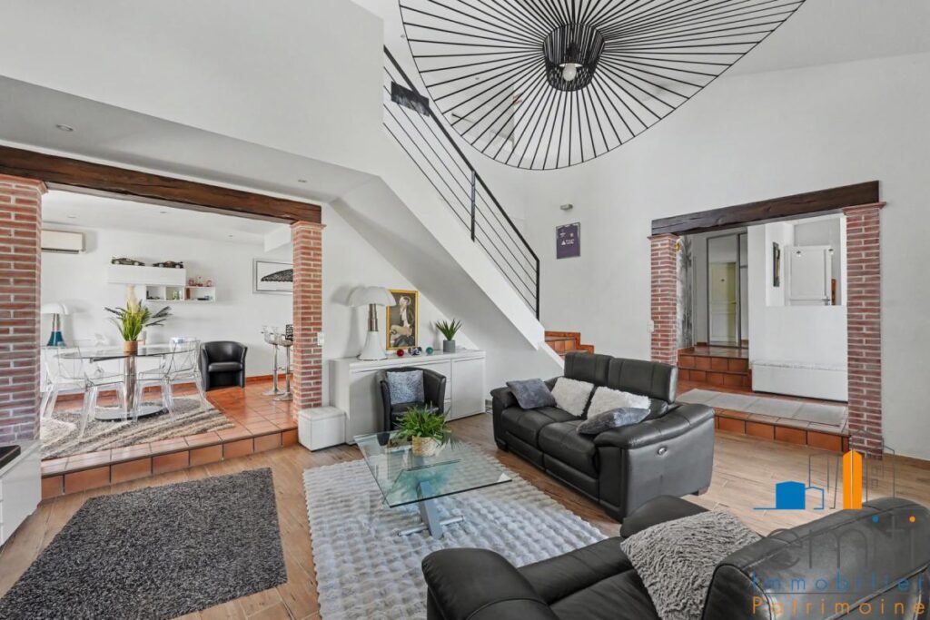 Maison – 6 pièces – 4 chambres – 186 m²
