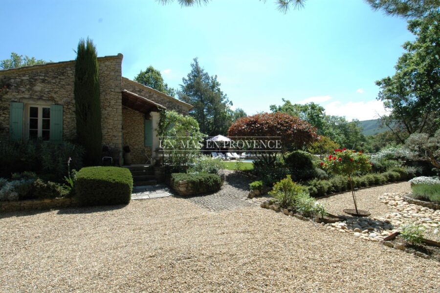 Maison à louer à Lacoste
