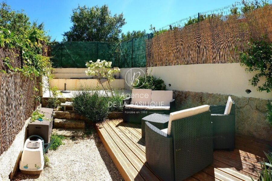 Maison à vendre à Saint-maximin-la-sainte-baume — Vue nature — photo 2