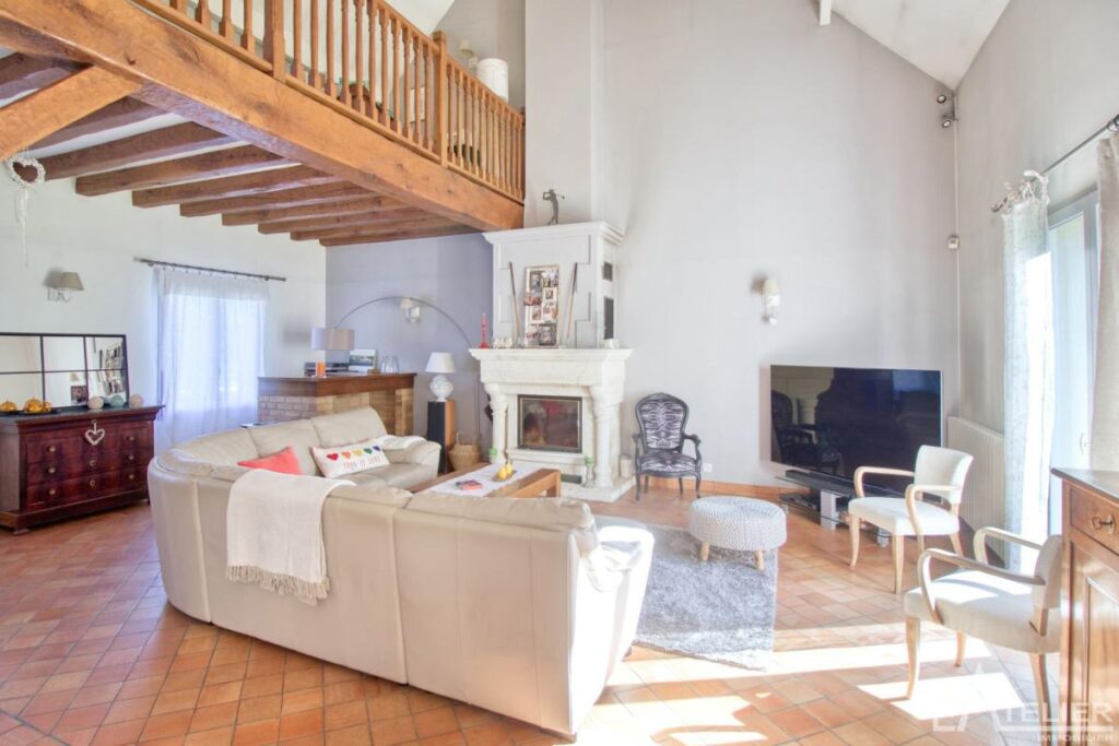 Maison familiale en lisière de forêt – 200m² de calme absolu – 7 pièces – 4 chambres – 211 m²