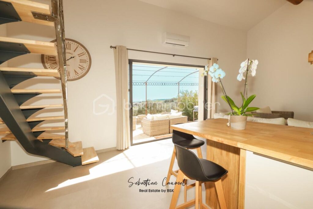 Mireval – Duplex meublé T4 99 m² – Terrasse – Vue étangs et mer – 4 pièces – 3 chambres – 99 m²