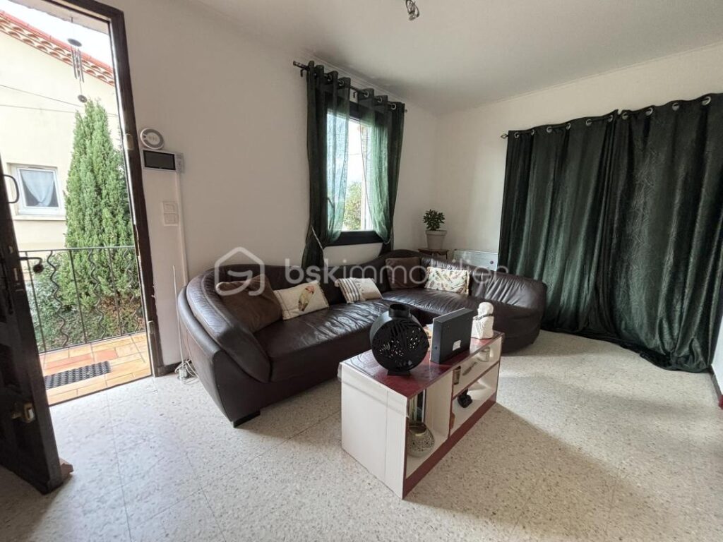 VILLA TRADITIONNELLE – VUE DEGAGEE – 5 pièces – 2 chambres – 160 m²