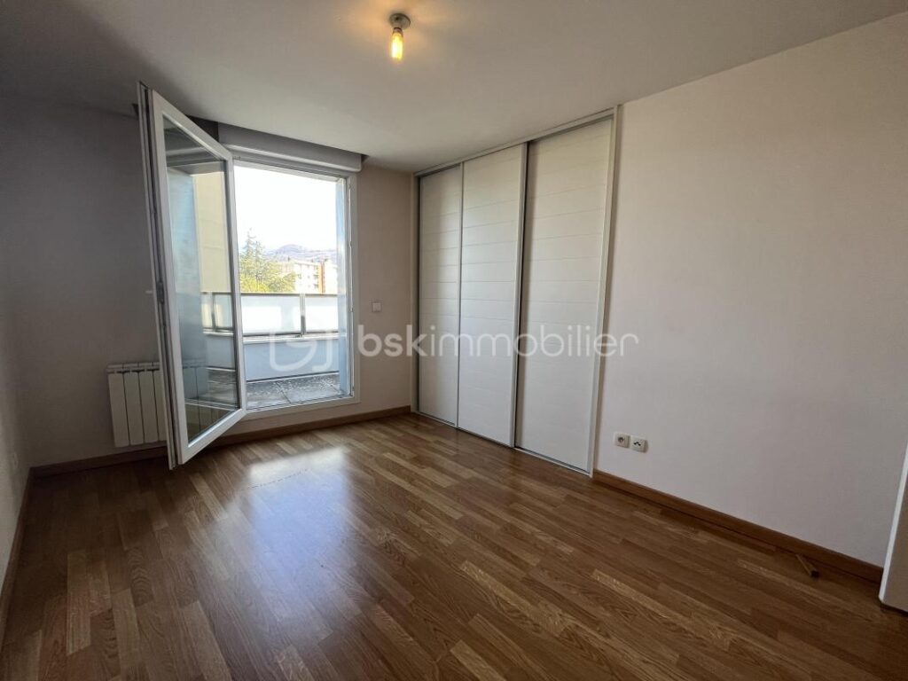 EXCLUSIVITÉ : Vivez au Sommet – T2 bis avec Balcon Panoramique de 25 m² – 3 pièces – 2 chambres – 51 m²
