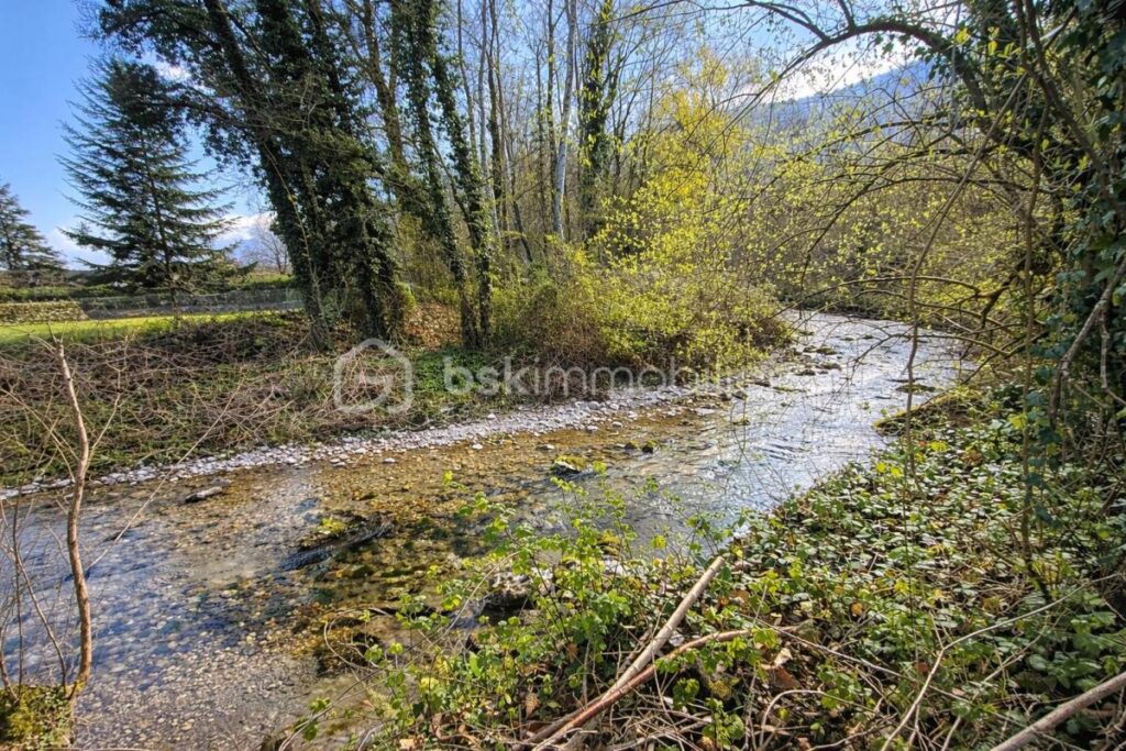 Maison familiale 183 m² avec piscine, grand terrain et vue nature – Rovon à proximité immédiate de Vinay – 6 pièces – 4 chambres – 183 m²