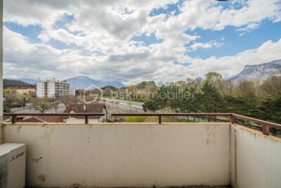 Appartement lumineux avec balcon et vue dégagée – 3 pièces – 1 chambre – 59 m²