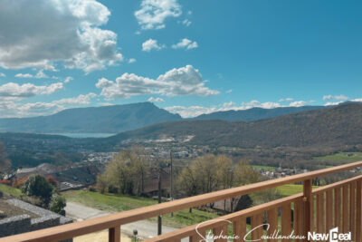 Jolie maison en parfait état avec grand terrain, piscine et belle vue lac à Grésy sur Aix – 5 pièces – 4 chambres – 119 m²