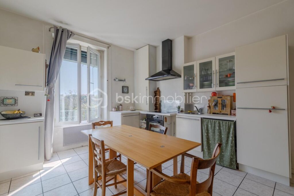Charmant T3 traversant en duplex au sein d’une petite copropriété à MONTCHAT Lyon 3 – 3 pièces – 2 chambres – 63 m²