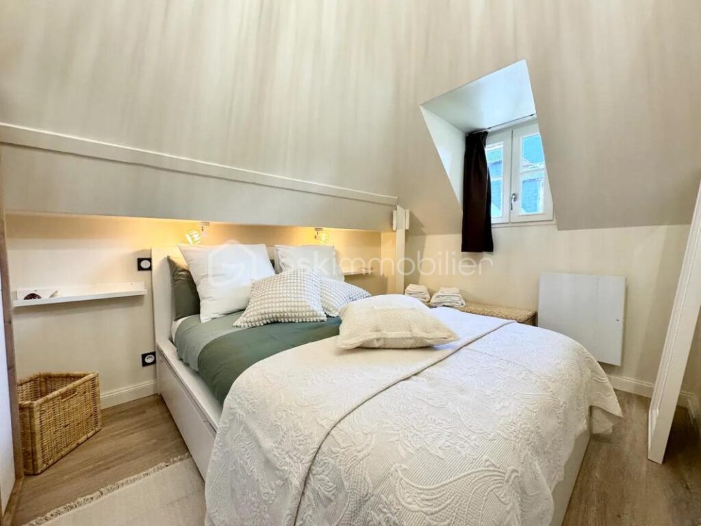 SUPERBE T2 BIS RENOVE ET MEUBLE – 35 M² AU SOL – GOLFE DU MORBIHAN – PISCINE – PARC – 3 pièces – 2 chambres – 25 m²