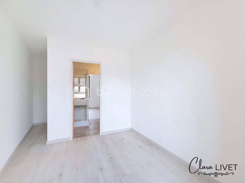 NOUVEAUTÉ – Maison rénovée avec jardin plein sud & grand garage – Chessy-les-Mines – 4 pièces – 3 chambres – 147 m²