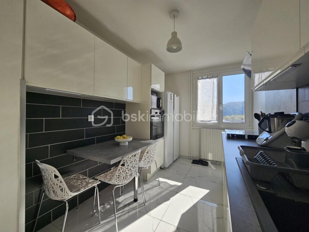 Coup de cœur T5 à découvrir sur la commune du Pont-de-Claix – 5 pièces – 3 chambres – 90 m²